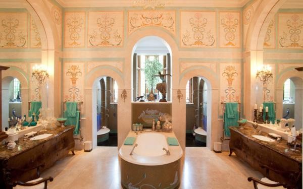 Halcyon Hall, Radlett Hertfordshire Giá 12,95 triệu bảng Anh Phòng tắm được thiết kế theo phong cách nữ hoàng Elizabeth. Nó nằm trong một căn hộ xa hoa, được hoàn thành năm 2005.